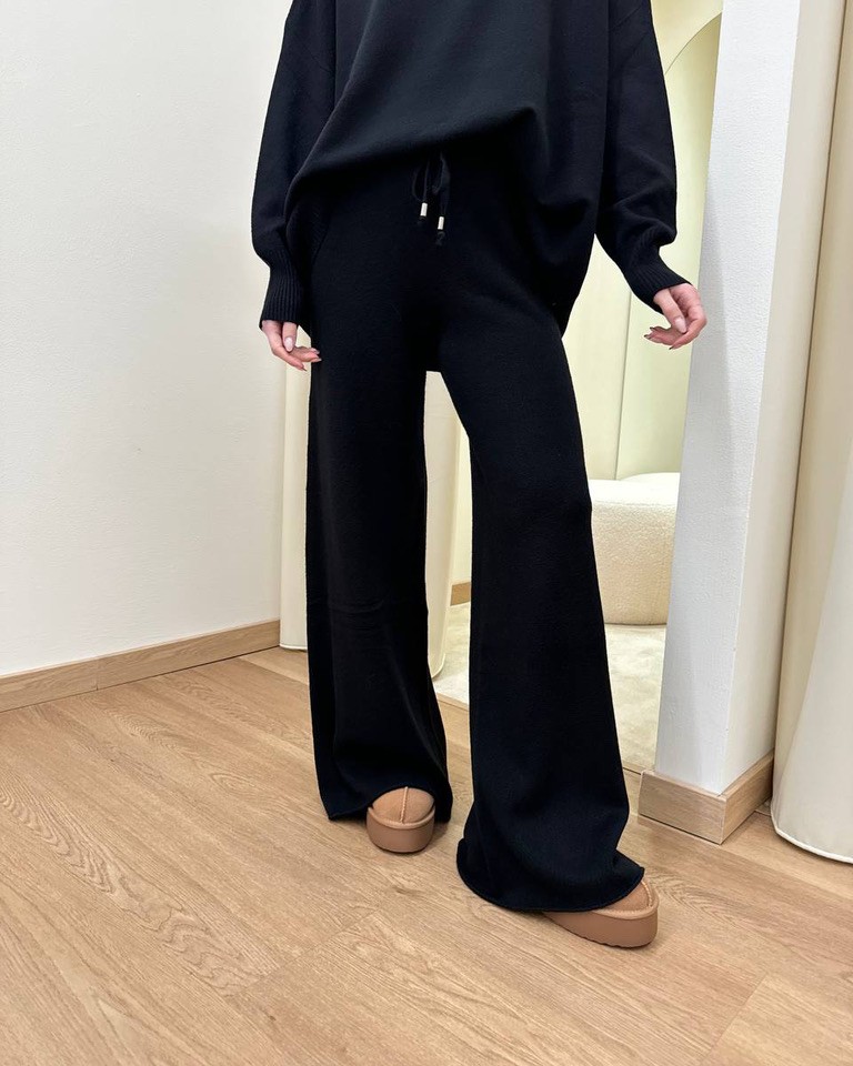 Completo in maglia nero pantalone e maglia collo alto HaveOne Shop Online Completo in maglia nero pantalone e maglia collo alto HaveOne