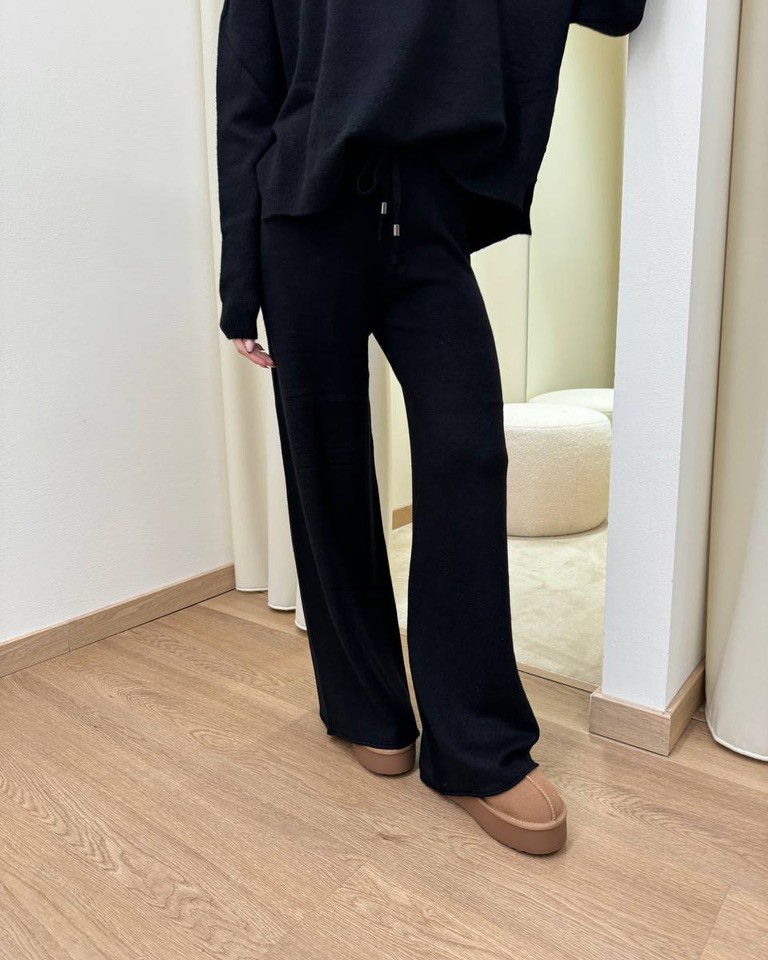 Completo in maglia nero pantalone e maglia collo alto HaveOne Shop Online Completo in maglia nero pantalone e maglia collo alto HaveOne