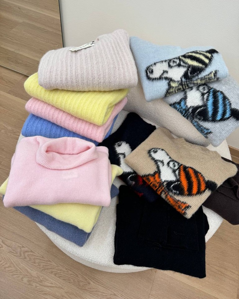 Maglione over beige Snoopy Souvenir Shop Online Maglione over beige Snoopy Souvenir