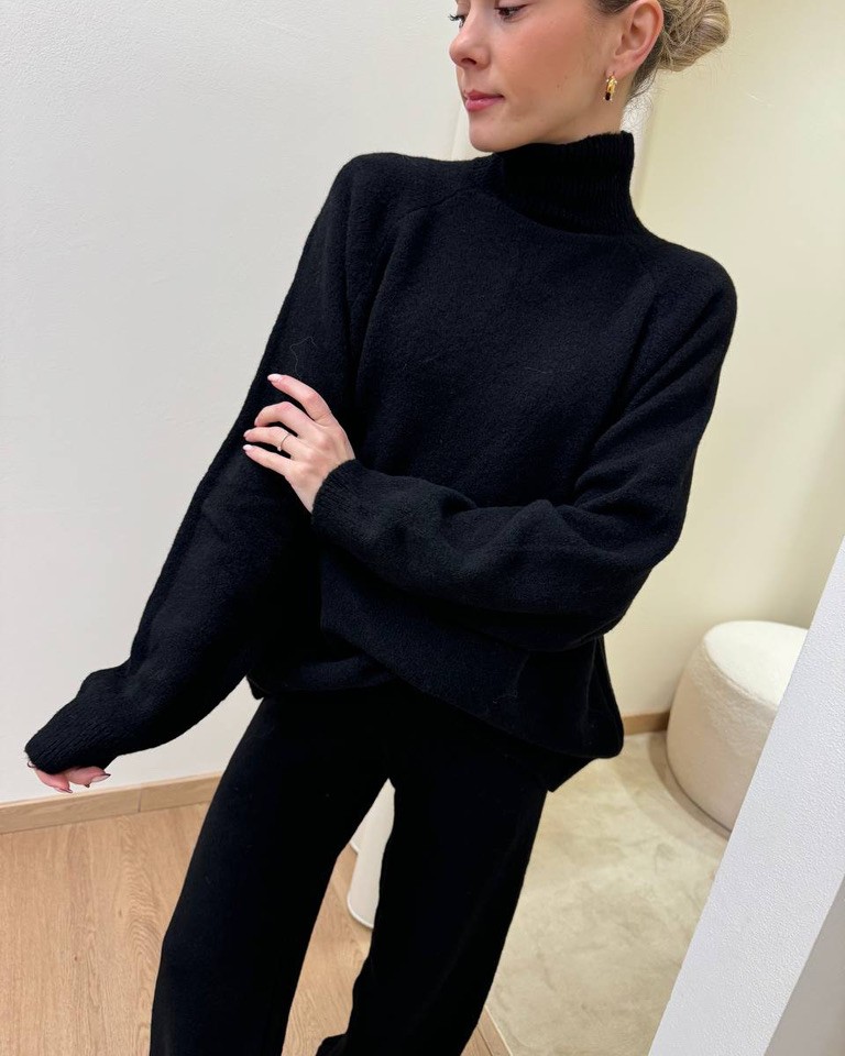 Completo in maglia rasata nero pantalone e maglia HaveOne Shop Online Completo in maglia rasata nero pantalone e maglia HaveOne