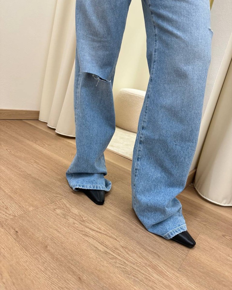 Jeans Alex lavaggio denim con tagli Vicolo Shop Online Jeans Alex lavaggio denim con tagli Vicolo