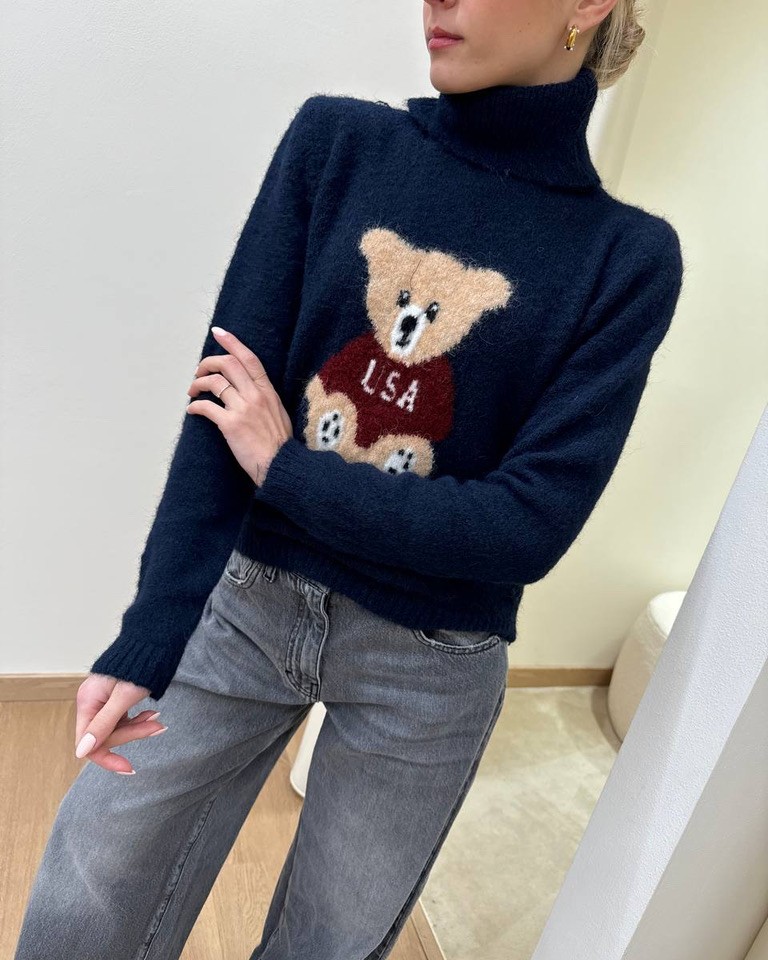 Maglione blu collo alto intarsio orsetto Susy Mix Shop Online Maglione blu collo alto intarsio orsetto Susy Mix