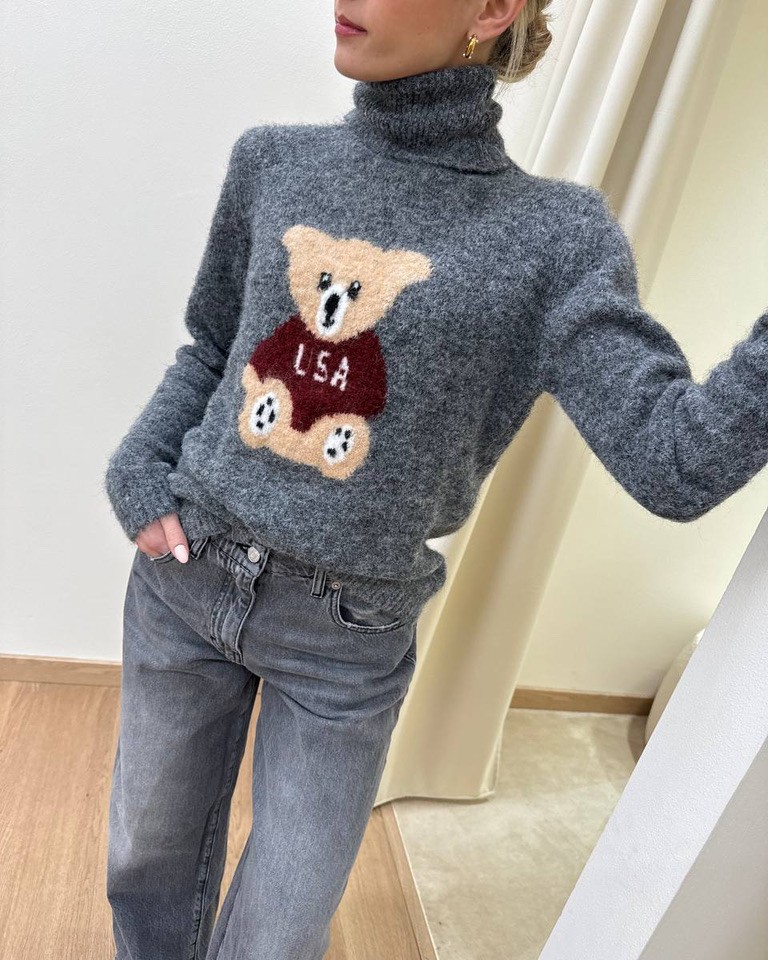 Maglione grigio collo alto intarsio orsetto Susy Mix Shop Online Maglione grigio collo alto intarsio orsetto Susy Mix