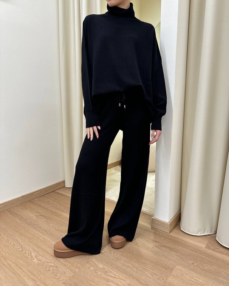 Completo in maglia nero pantalone e maglia collo alto HaveOne Shop Online Completo in maglia nero pantalone e maglia collo alto HaveOne