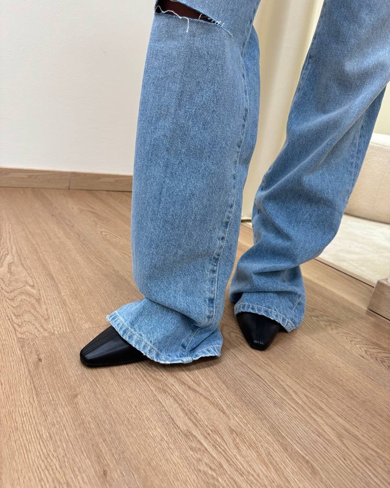 Jeans Alex lavaggio denim con tagli Vicolo Shop Online Jeans Alex lavaggio denim con tagli Vicolo