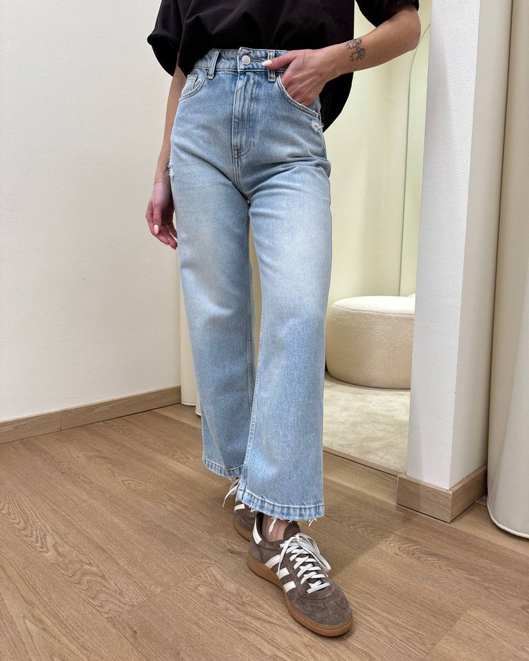 Jeans Kate denim chiaro con rotture Vicolo Shop Online Jeans Kate denim chiaro con rotture Vicolo