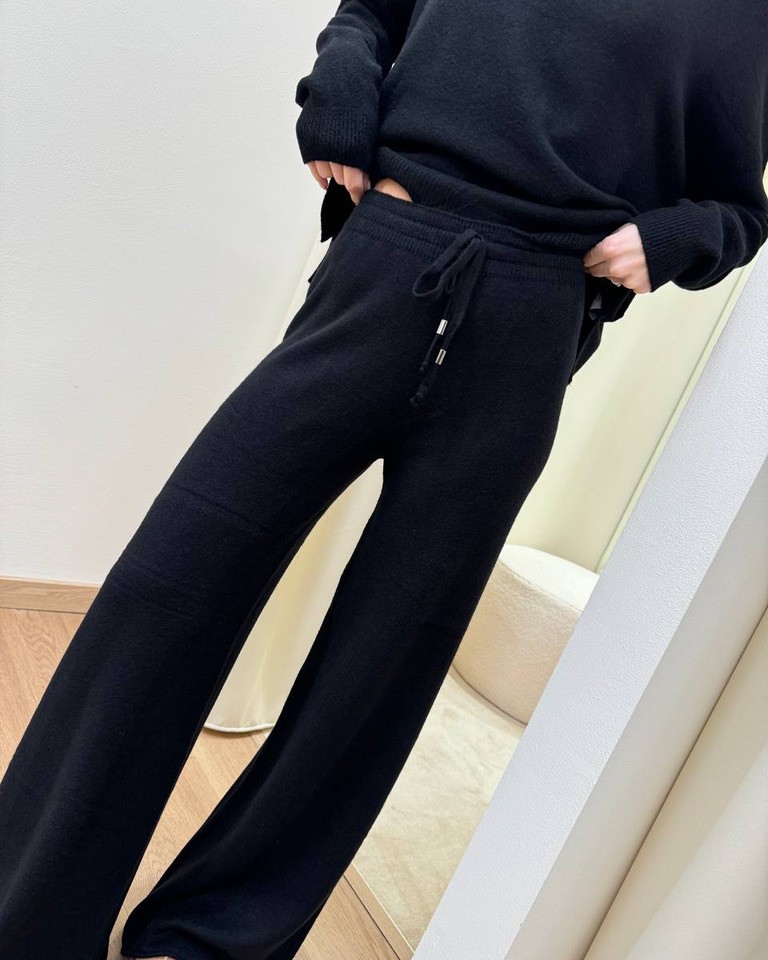 Completo in maglia nero pantalone e maglia collo alto HaveOne Shop Online Completo in maglia nero pantalone e maglia collo alto HaveOne