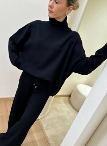 Shop Online Completo in maglia nero pantalone e maglia collo alto HaveOne