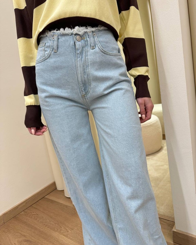 Jeans Lexie chiaro con sfrangiature Vicolo Shop Online Jeans Lexie chiaro con sfrangiature Vicolo