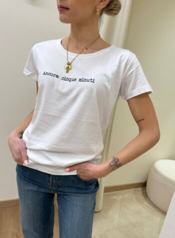 Shop Online T-shirt bianca "Ancora cinque minuti" Susy Mix