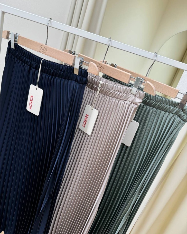 Gonna plisse spacchi raso tortora Kontatto Shop Online Gonna plisse spacchi raso tortora Kontatto