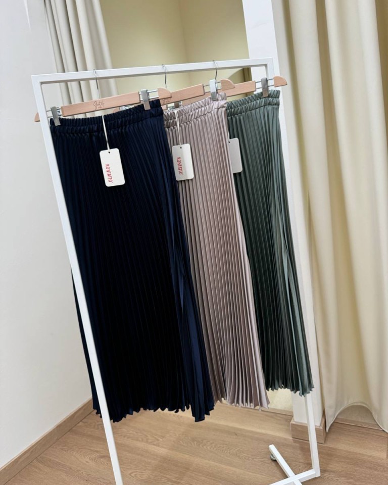 Gonna plisse spacchi raso tortora Kontatto Shop Online Gonna plisse spacchi raso tortora Kontatto