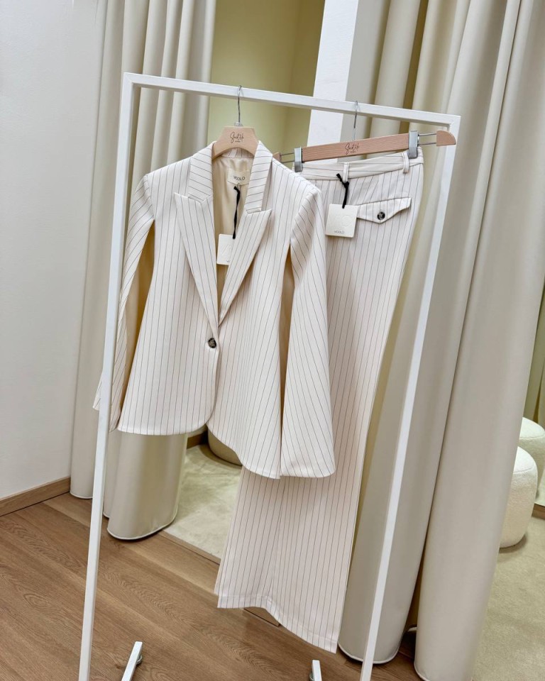 Blazer mantella gessata panna e nero Vicolo Shop Online Blazer mantella gessata panna e nero Vicolo