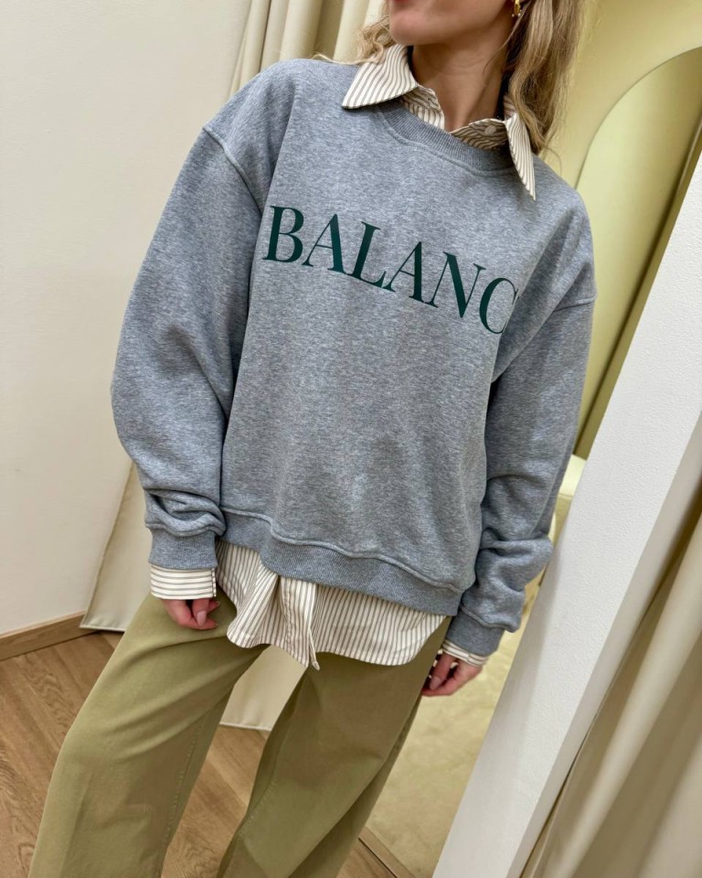 Felpa over grigia scritta "Balance" Vicolo Shop Online Felpa over grigia scritta "Balance" Vicolo