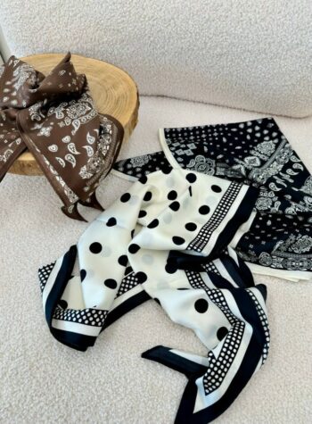 Shop Online Foulard triangolo pois burro e nero Club Manhattan