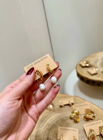 Shop Online Orecchino Pearl Hoops dorato Club Manhattan