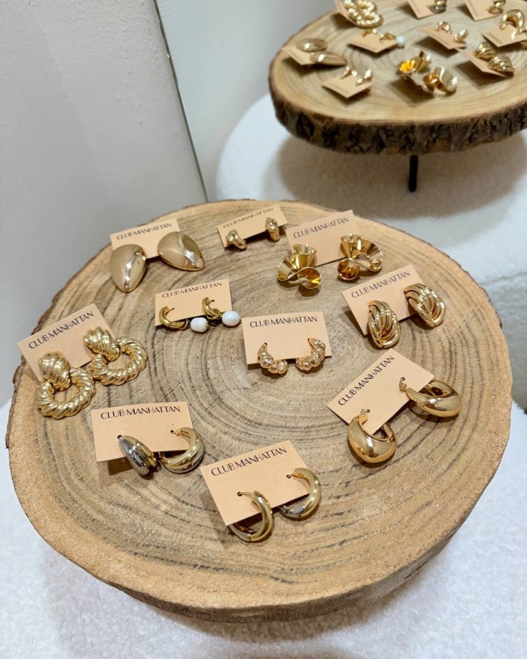 Orecchino Singolo Creola NKlaus In Oro Giallo 333 | Quadrato Lucido 15x3,9 Mm, Chiusura A Cerniera