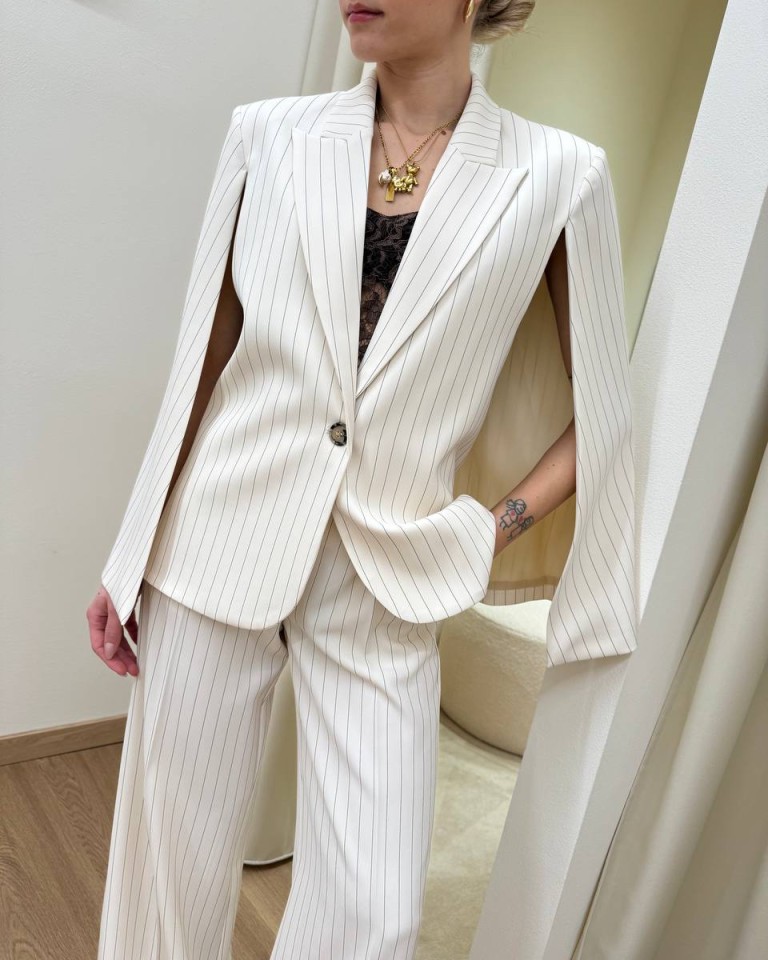 Blazer mantella gessata panna e nero Vicolo Shop Online Blazer mantella gessata panna e nero Vicolo