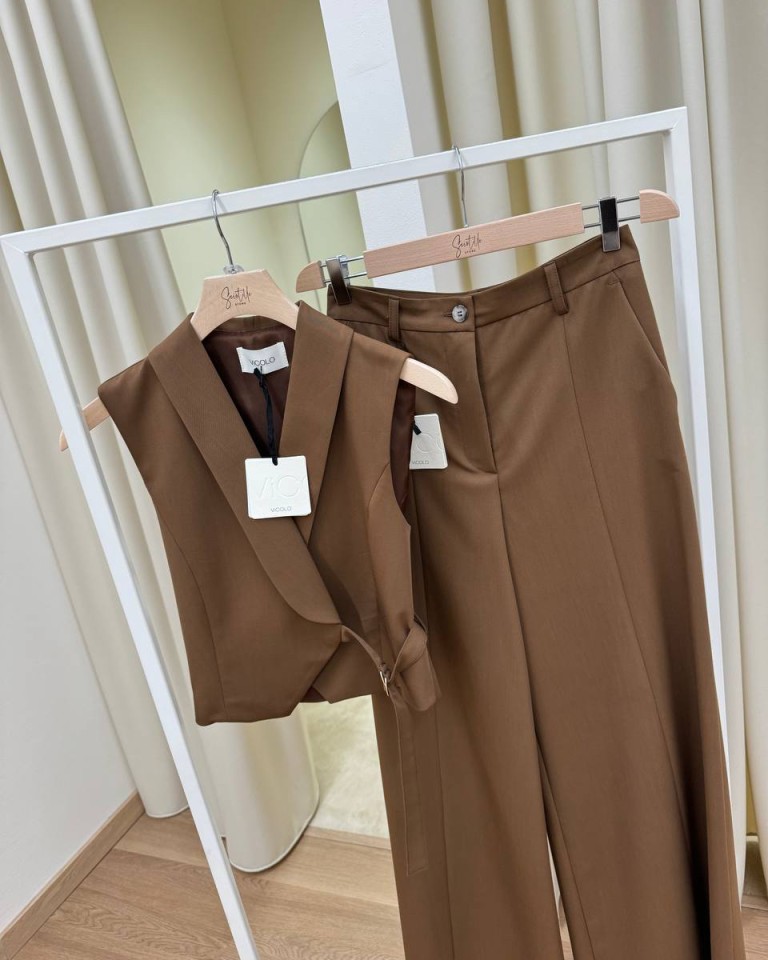 Gilet con laccio cioccolato Vicolo Shop Online Gilet con laccio cioccolato Vicolo