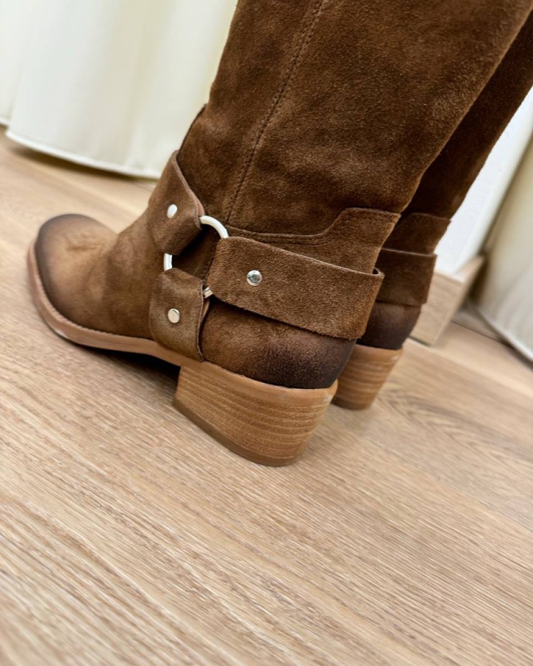 Stivale in camoscio tabacco Ovyè Shop Online Stivale in camoscio tabacco Ovyè