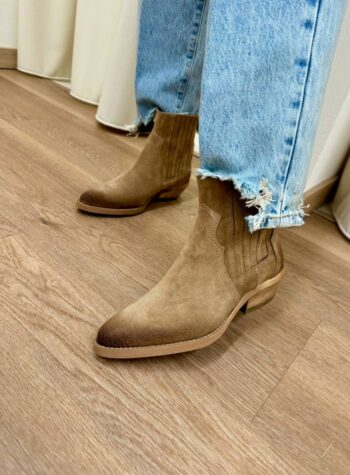 Shop Online Stivale texano basso camoscio sabbia Ovyè