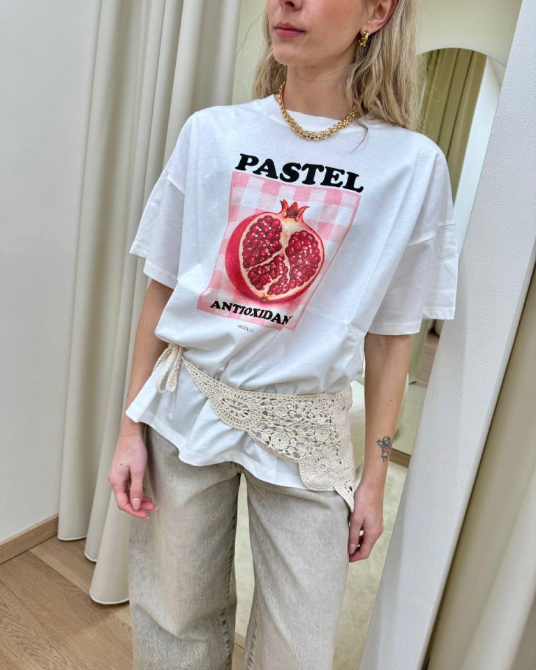 T-shirt oversize bianca stampa melograno Vicolo Shop Online T-shirt oversize bianca stampa melograno Vicolo