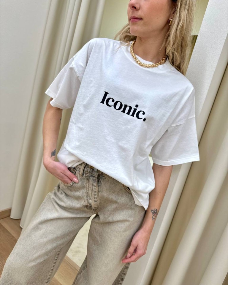 T-shirt oversize bianca stampa "Iconic." Vicolo Shop Online T-shirt oversize bianca stampa "Iconic." Vicolo