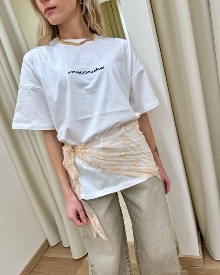 T-shirt oversize bianca ricamo "noncelapossofare" Vicolo Shop Online T-shirt oversize bianca ricamo "noncelapossofare" Vicolo