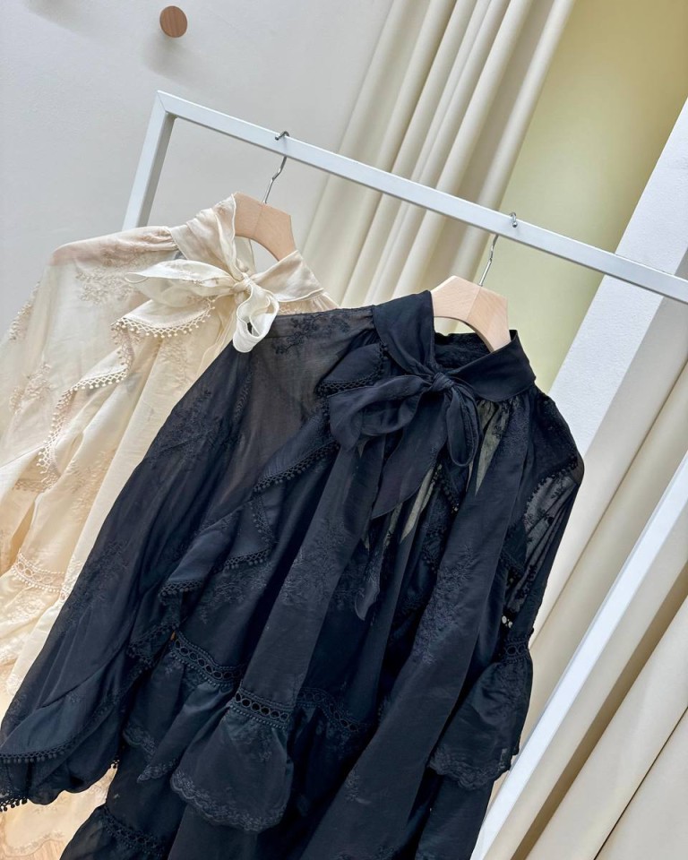 Vestito balze ricami nero Souvenir Shop Online Vestito balze ricami nero Souvenir