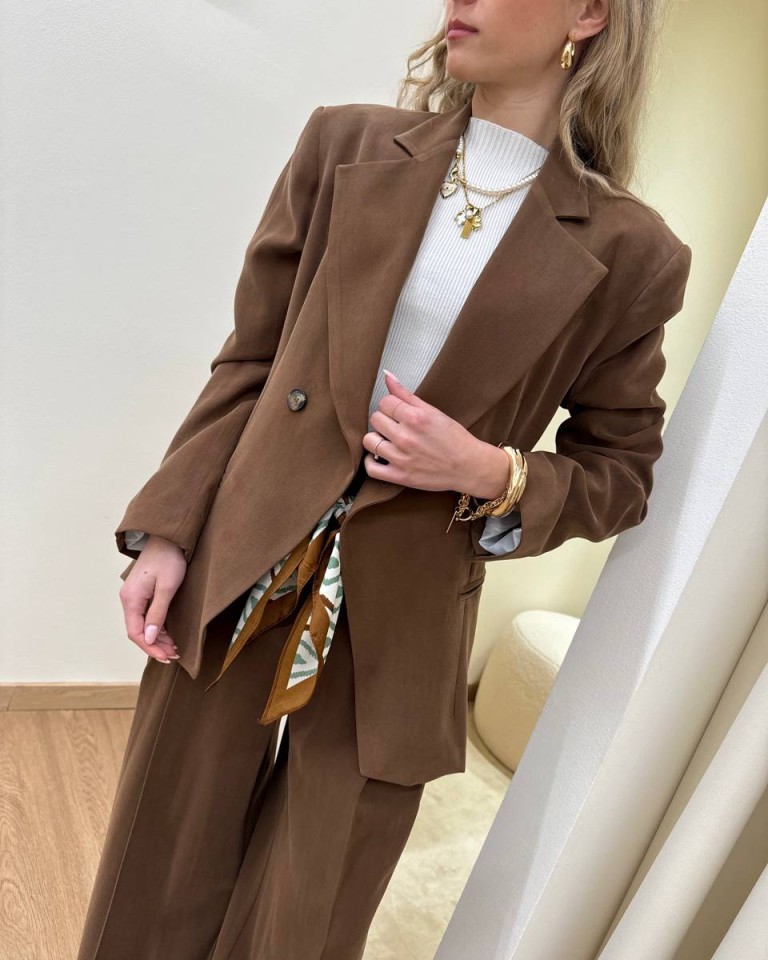 Giacca doppiopetto taglio diagonale cioccolato Kontatto Shop Online Giacca doppiopetto taglio diagonale cioccolato Kontatto