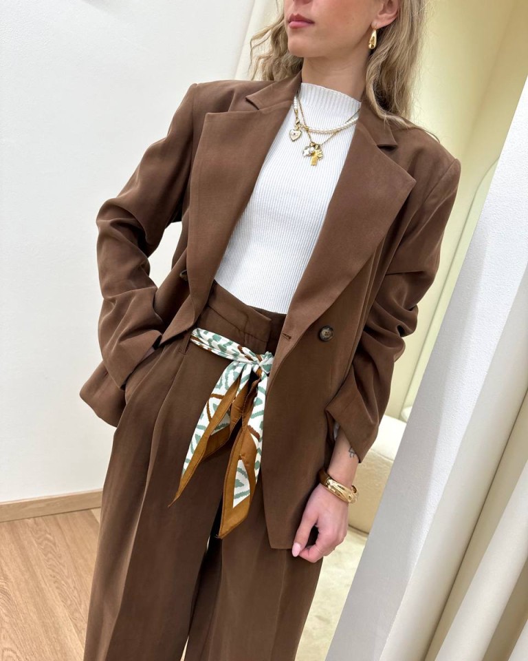 Giacca doppiopetto taglio diagonale cioccolato Kontatto Shop Online Giacca doppiopetto taglio diagonale cioccolato Kontatto