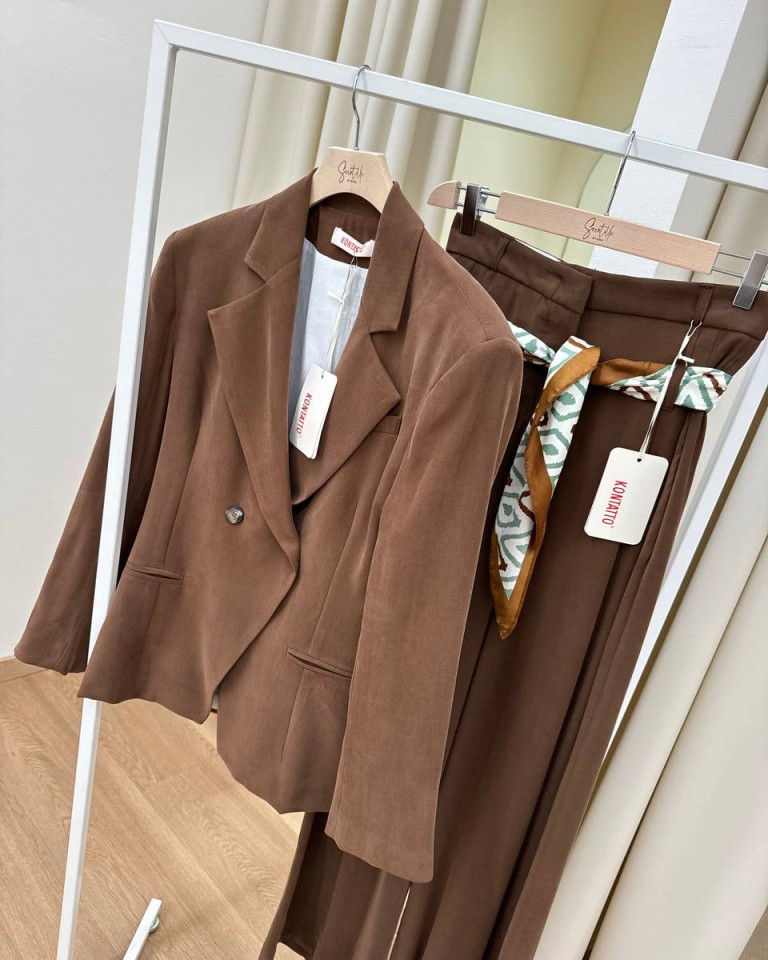 Giacca doppiopetto taglio diagonale cioccolato Kontatto Shop Online Giacca doppiopetto taglio diagonale cioccolato Kontatto