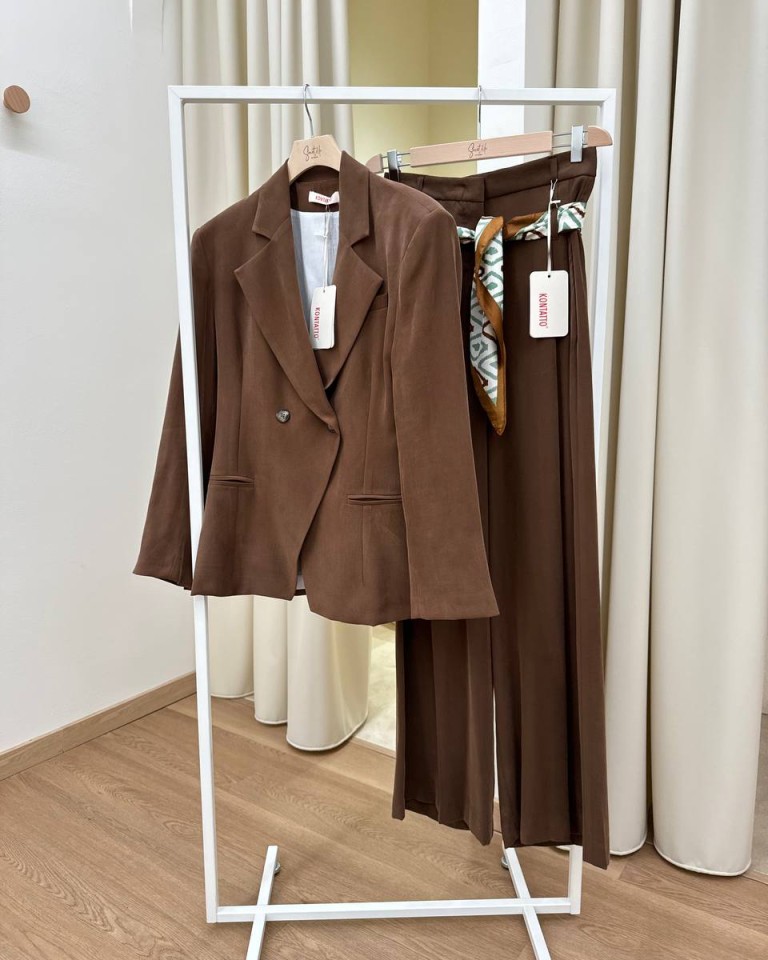 Giacca doppiopetto taglio diagonale cioccolato Kontatto Shop Online Giacca doppiopetto taglio diagonale cioccolato Kontatto