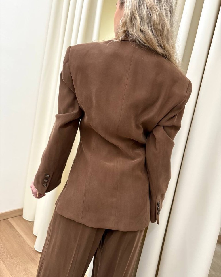 Giacca doppiopetto taglio diagonale cioccolato Kontatto Shop Online Giacca doppiopetto taglio diagonale cioccolato Kontatto