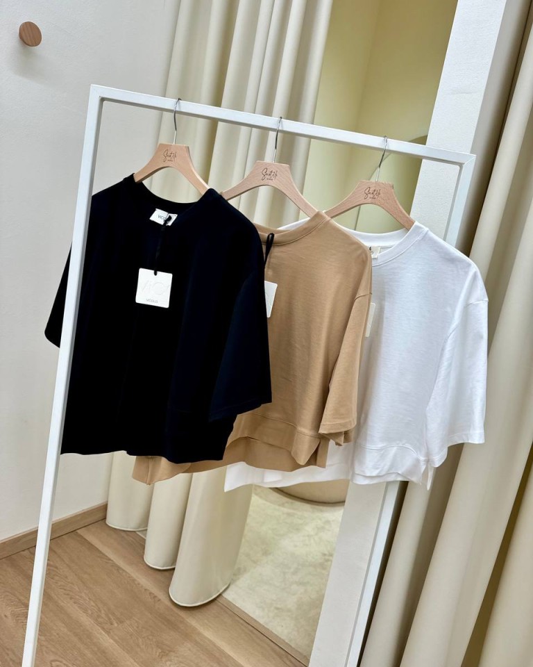 T-shirt asimmetrica nera Vicolo Shop Online T-shirt asimmetrica nera Vicolo