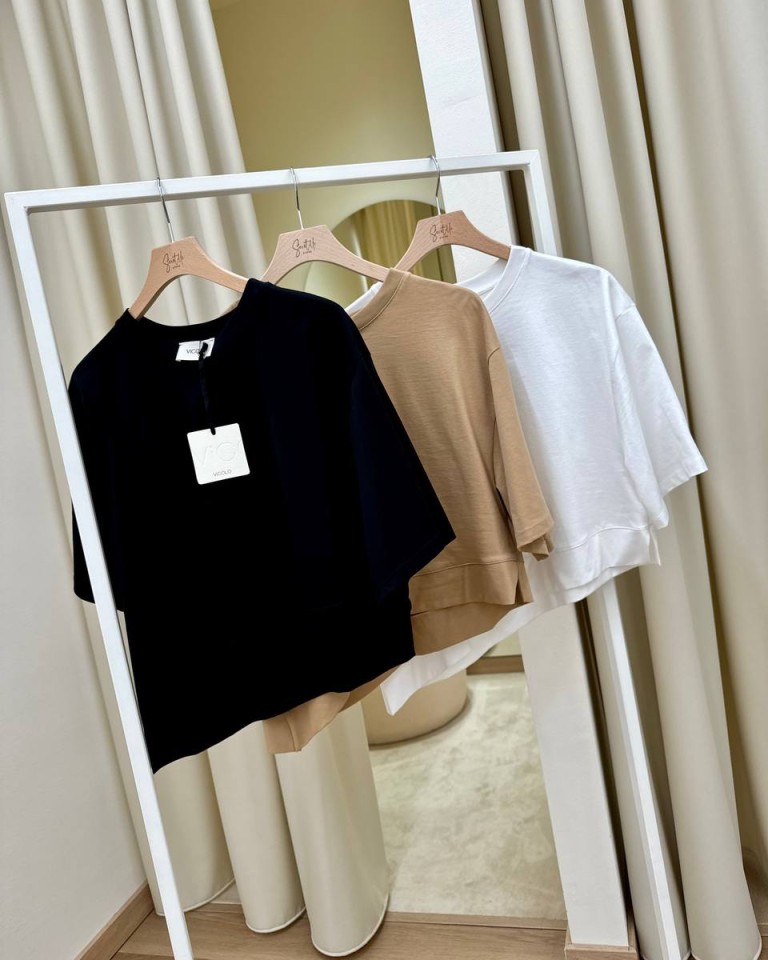 T-shirt asimmetrica nera Vicolo Shop Online T-shirt asimmetrica nera Vicolo