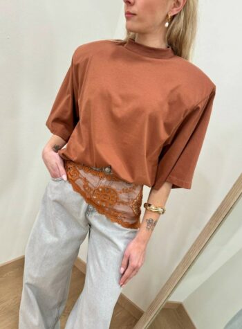 Shop Online T-shirt over spalline imbottite mattone Vicolo