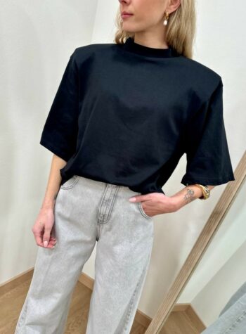 Shop Online T-shirt over spalline imbottite nera Vicolo