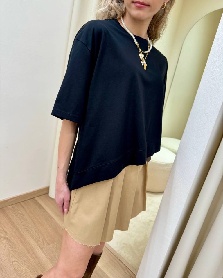 T-shirt asimmetrica nera Vicolo Shop Online T-shirt asimmetrica nera Vicolo