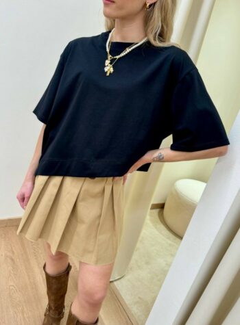 Shop Online T-shirt asimmetrica nera Vicolo