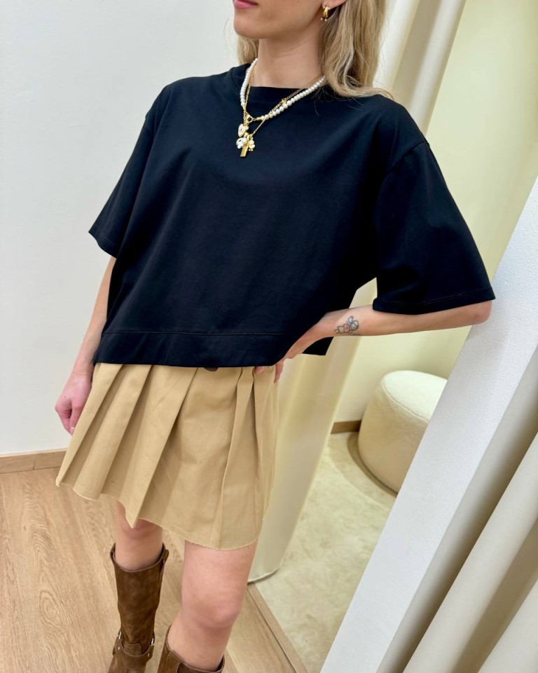 T-shirt asimmetrica nera Vicolo Shop Online T-shirt asimmetrica nera Vicolo