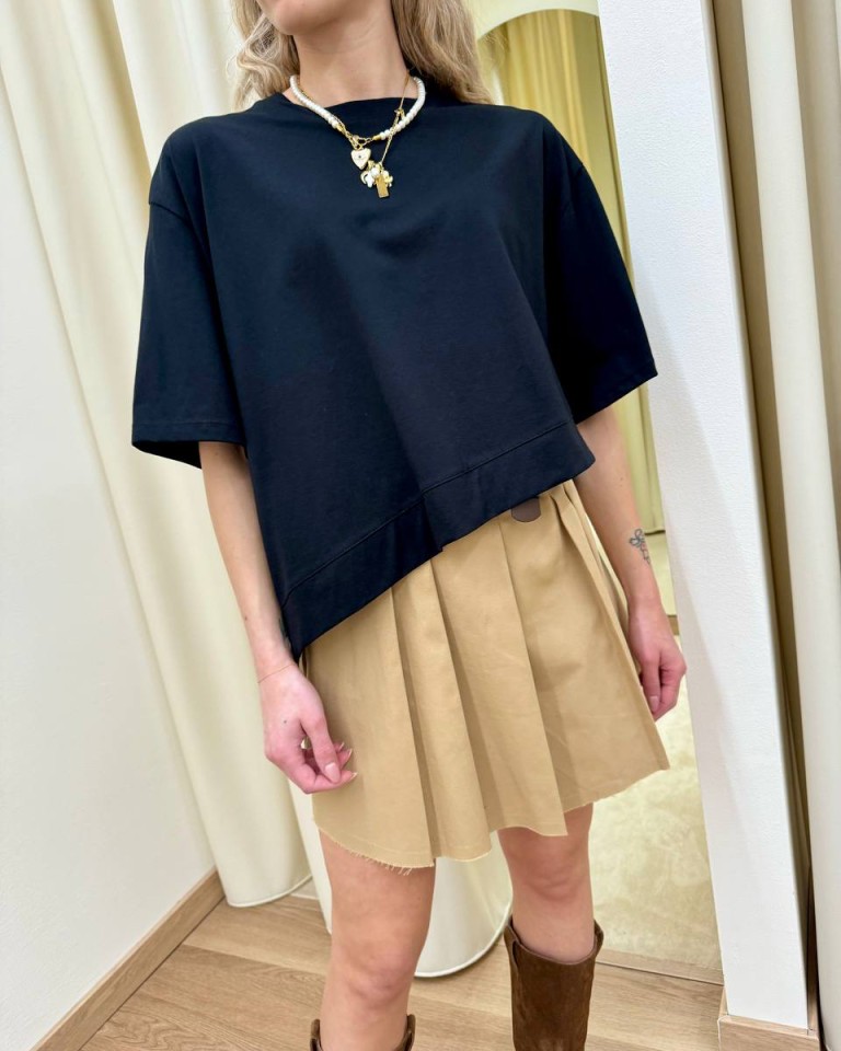 T-shirt asimmetrica nera Vicolo Shop Online T-shirt asimmetrica nera Vicolo