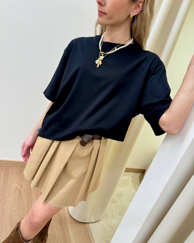 T-shirt asimmetrica nera Vicolo Shop Online T-shirt asimmetrica nera Vicolo