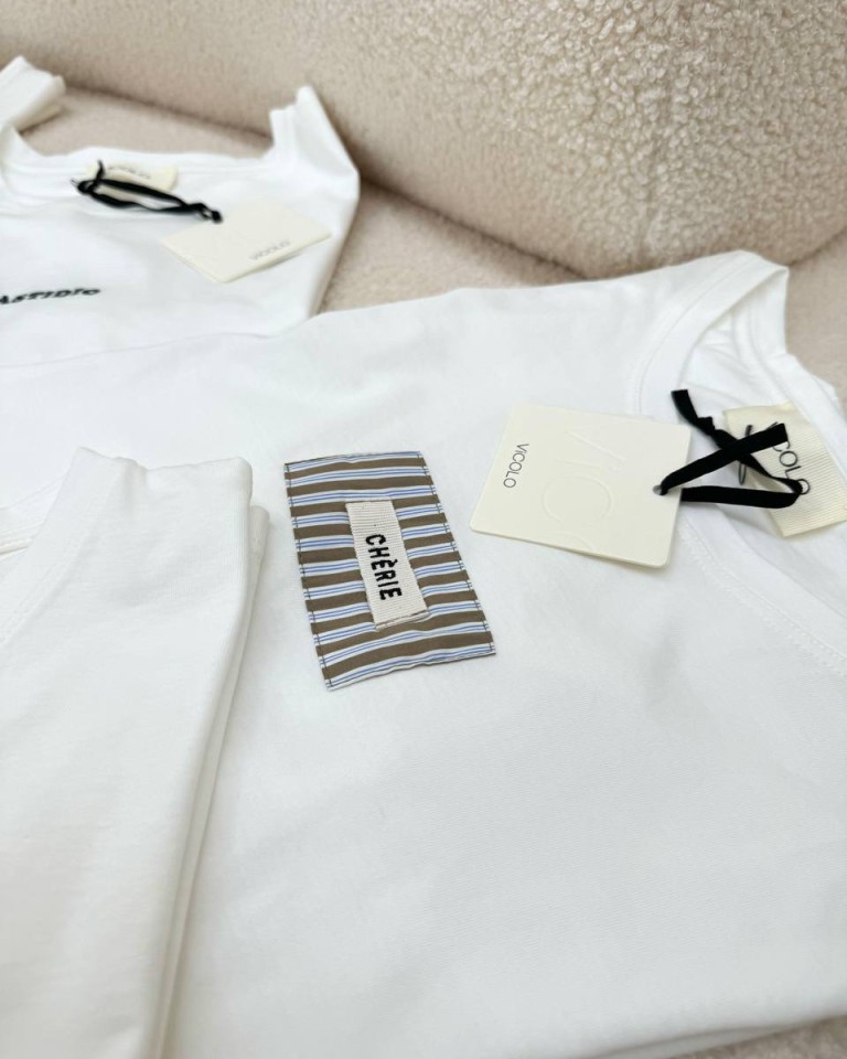 T-shirt regular bianca patch "Chèrie" Vicolo Shop Online T-shirt regular bianca patch "Chèrie" Vicolo