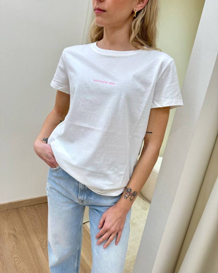 T-shirt regular bianca ricamo "Povera Me" Vicolo Shop Online T-shirt regular bianca ricamo "Povera Me" Vicolo
