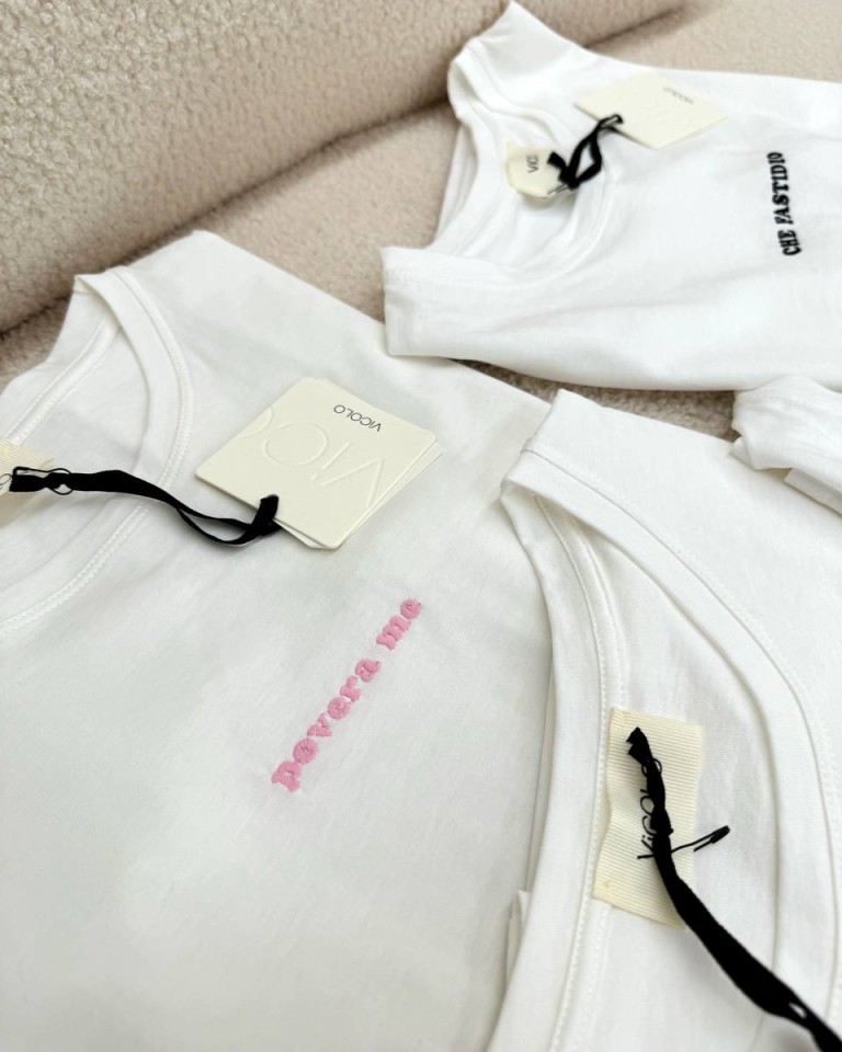 T-shirt regular bianca ricamo "Povera Me" Vicolo Shop Online T-shirt regular bianca ricamo "Povera Me" Vicolo