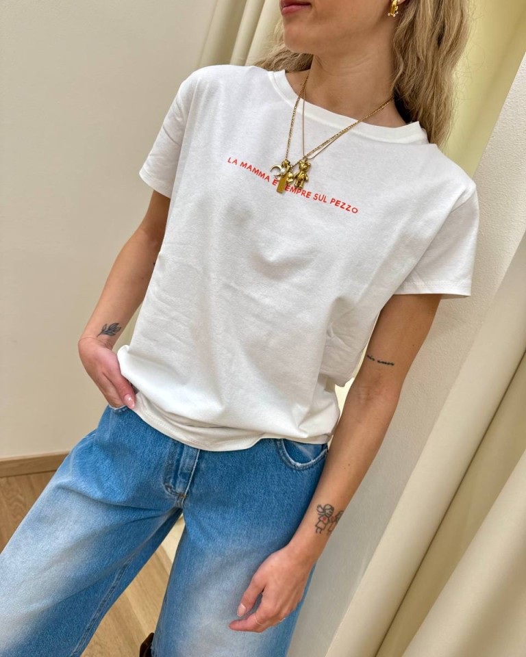 T-shirt regular bianca stampa "la mamma sempre sul pezzo" Vicolo Shop Online T-shirt regular bianca stampa "la mamma sempre sul pezzo" Vicolo