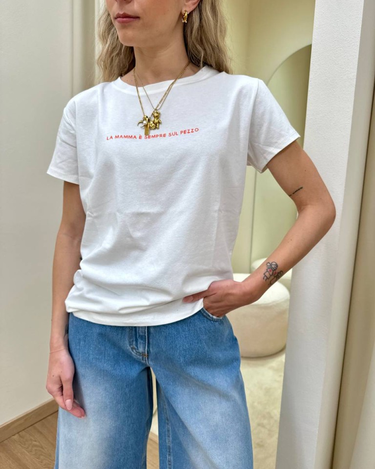 T-shirt regular bianca stampa "la mamma sempre sul pezzo" Vicolo Shop Online T-shirt regular bianca stampa "la mamma sempre sul pezzo" Vicolo