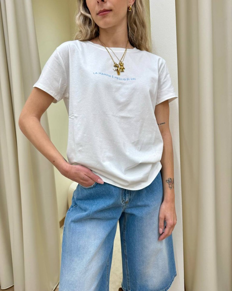 T-shirt regular bianca stampa "la mamma è meglio di siri" Vicolo Shop Online T-shirt regular bianca stampa "la mamma è meglio di siri" Vicolo