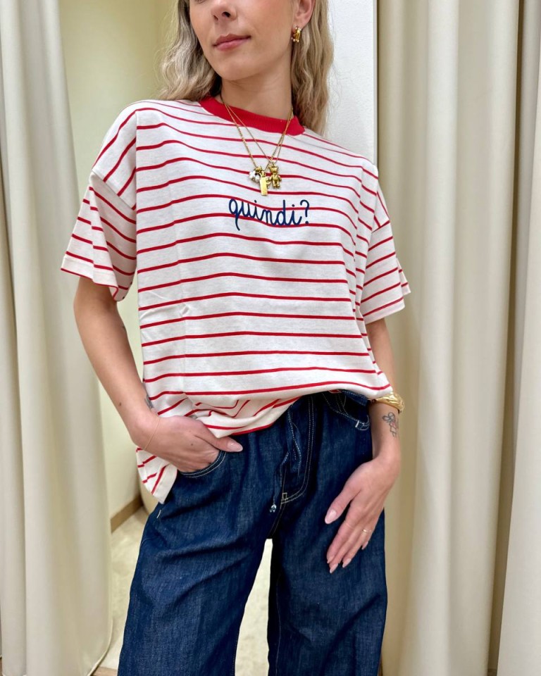 T-shirt righe rosse scritta "quindi?" Vicolo Shop Online T-shirt righe rosse scritta "quindi?" Vicolo